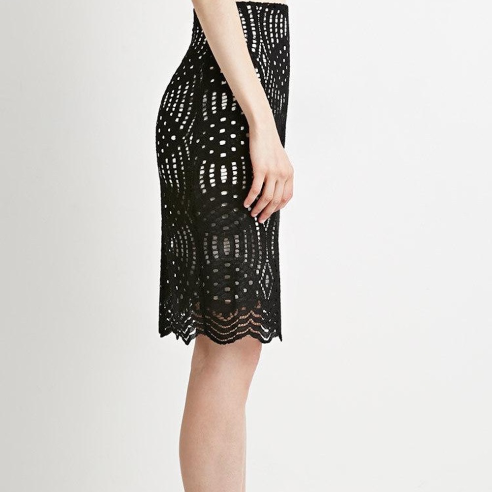 Crop top and pencil skirt set. - Picture 5 of 5